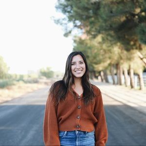 Meet your Posher, Adrianna